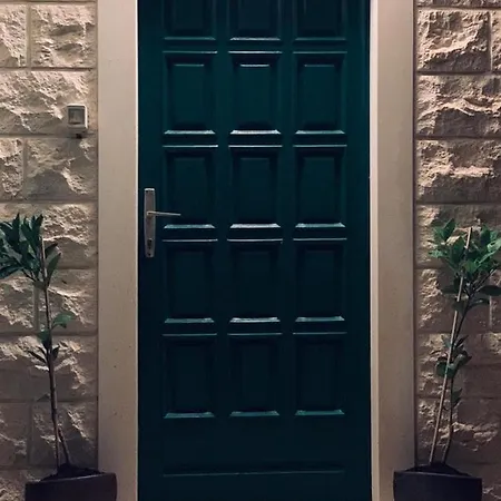 Apartmant דירה פוסטיר